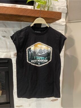 Women’s Columbia Black Graphic Tee